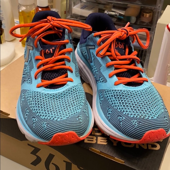 Sneakers - Picture 2 of 8